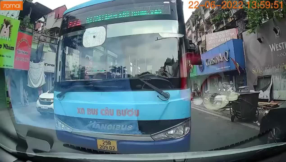 1 Xe Buyt Lan Lan Chan Dau Xe Con Don Vi Quan Ly Xin Loi