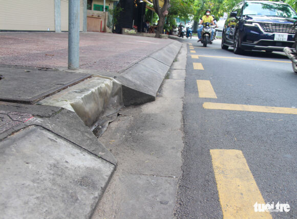 10 Mieng Cong Bi Buc Tu Vi Day Rac Co Dai Dat Cat Nuoc Thoat Duong Nao