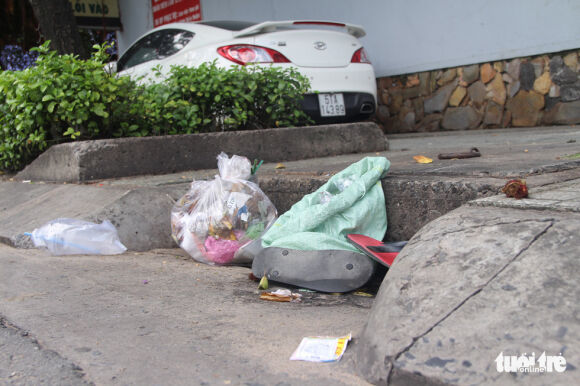 11 Mieng Cong Bi Buc Tu Vi Day Rac Co Dai Dat Cat Nuoc Thoat Duong Nao