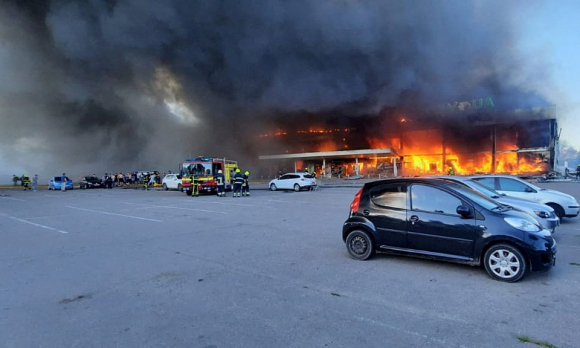 1 Nga Tan Cong Trung Tam Thuong Mai Co Hon 1000 Nguoi