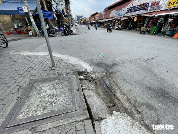 3 Mieng Cong Bi Buc Tu Vi Day Rac Co Dai Dat Cat Nuoc Thoat Duong Nao