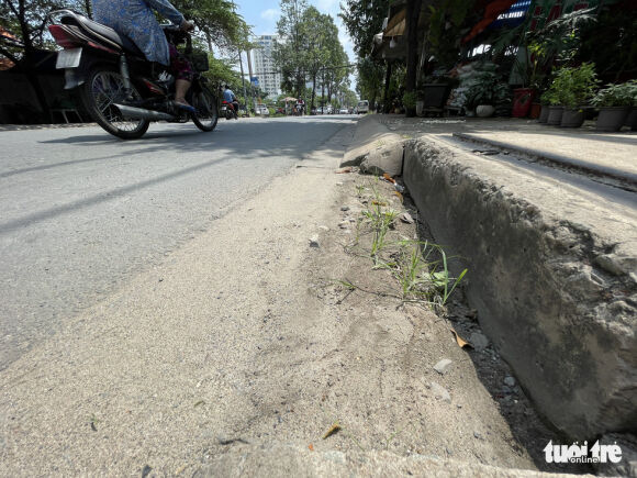 4 Mieng Cong Bi Buc Tu Vi Day Rac Co Dai Dat Cat Nuoc Thoat Duong Nao