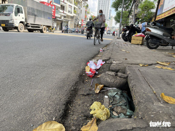 7 Mieng Cong Bi Buc Tu Vi Day Rac Co Dai Dat Cat Nuoc Thoat Duong Nao