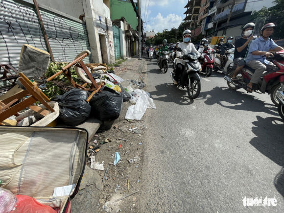 8 Mieng Cong Bi Buc Tu Vi Day Rac Co Dai Dat Cat Nuoc Thoat Duong Nao