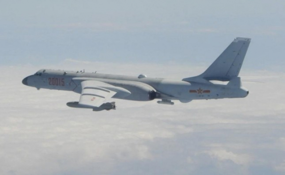 1 Trung Quoc Dieu May Bay Mang Ten Lua Cuc Manh Ra Gan Nhat Ban