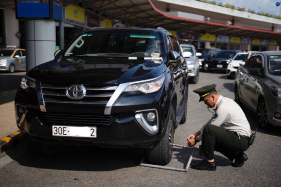 3 Khach Di May Bay Tang Ky Luc Bung Phat Diem Nong Un Tac Tai Noi Bai