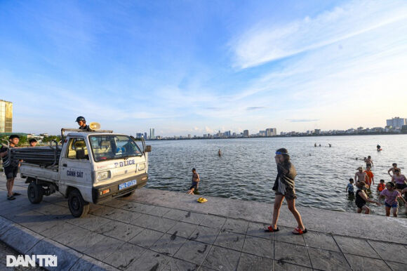 1 Lap Rao Chan Cam Nguoi Dan Tam O Ho Tay Sao Phai Cam