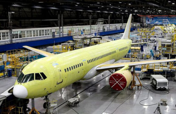 2 Nganh Hang Khong Nga Chat Vat Trong Bao Cam Van Cua Phuong Tay