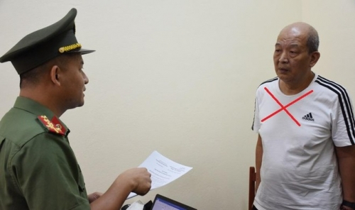 1 Bat Giu Doi Tuong Nuoc Ngoai Lap Bay Lua Dao Nhieu Lao Dong Nguoi Viet