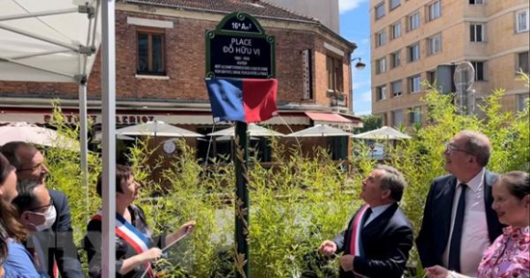 1 Phap Mot Quang Truong O Thu Do Paris Mang Ten Nguoi Viet