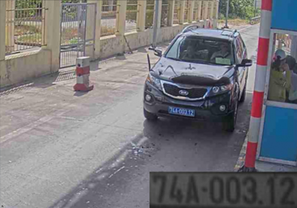 1 Xe Bien Xanh Qua Tram Thu Phi Khong Chiu Mua Ve Bot Bac Hai Van Un Tac