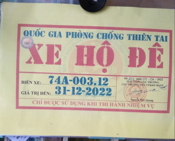 2 Xe Bien Xanh Qua Tram Thu Phi Khong Chiu Mua Ve Bot Bac Hai Van Un Tac