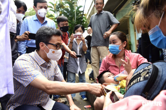 4 Pho Thu Tuong Vu Duc Dam Kiem Tra Cong Tac Phong Chong Sot Xuat Huyet Tai Tphcm