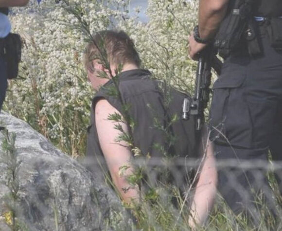 2 No Sung Tai Trung Tam Mua Sam Dan Mach Nhieu Nguoi Trung Dan