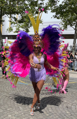 6 Paris Soi Dong Voi Su Tro Lai Cua Le Hoi Hoa Trang Nhiet Doi