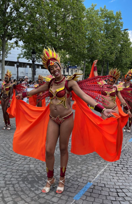 7 Paris Soi Dong Voi Su Tro Lai Cua Le Hoi Hoa Trang Nhiet Doi