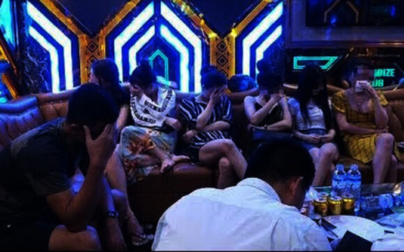 1 33 Nguoi Viet Nam Bi Bat Khi Bay Lac Trong Quan Karaoke O Han Quoc