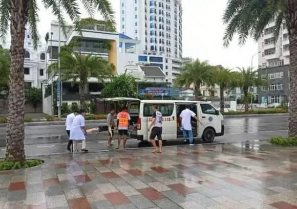 1 Di Tam Bien O Ha Long Nu Du Khach Duoi Nuoc Tu Vong