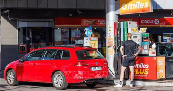 1 Hai Tap Doan Nhien Lieu Lon Tai Eu Bi Cao Buoc Thao Tung Gia