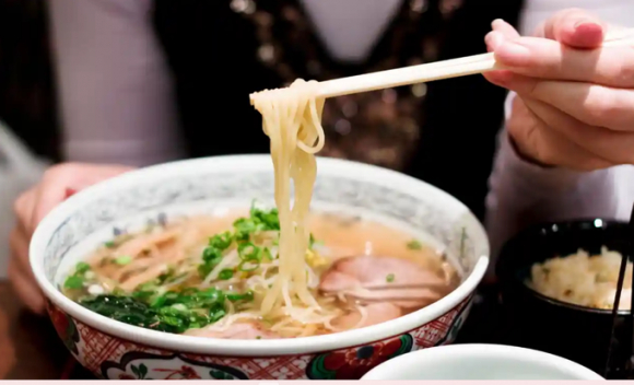 1 Nha Hang Nhat Mien Phi Mi Ramen De Khuyen Khich Thanh Nien Di Bau Cu