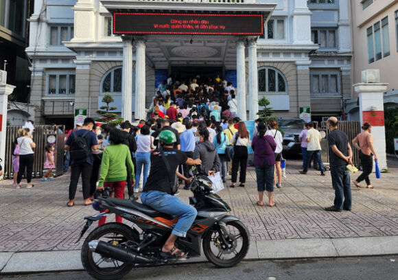 2 Cong An Tphcm Nhan 1500 Ho So Truc Tiep 55 Truc Tuyen Xin Cap Ho Chieu Moi Ngay