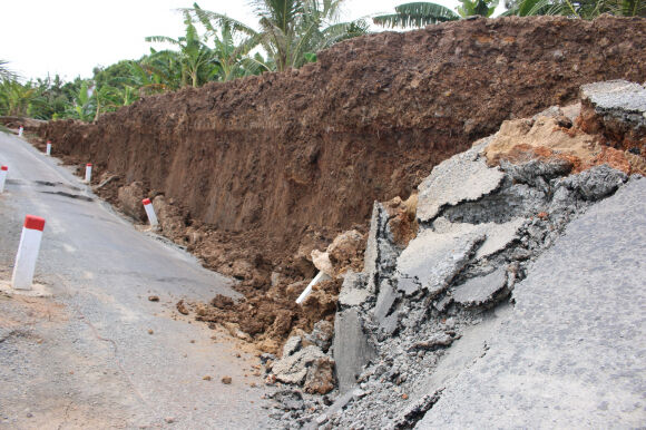 1 Duong Sut Lun Sau 5m O Long An Vua Dua Vao Su Dung Khoang 2 Tuan