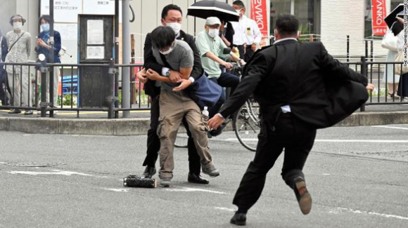 2 Nhung Tinh Tiet Moi Ve Ke Am Sat Ong Abe