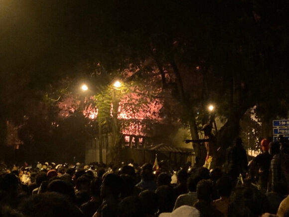 8 Nguoi Bieu Tinh O Sri Lanka Chiem Tu Dinh Tong Thong Dot Nha Thu Tuong