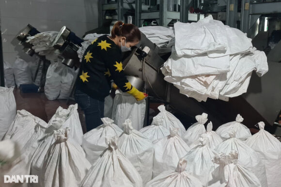 4 Nu Ho Ly Roi Nuoc Mat Khi Ngay Di Lam Dem Chay Vac Da Thue