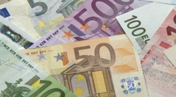 1 Usd Sap Ngang Gia Euro