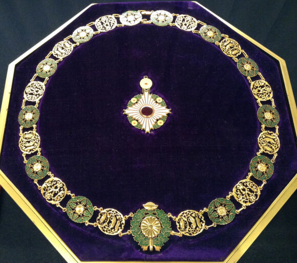 2 Nhat Truy Tang Huan Chuong Cao Quy Nhat Cho Ong Abe