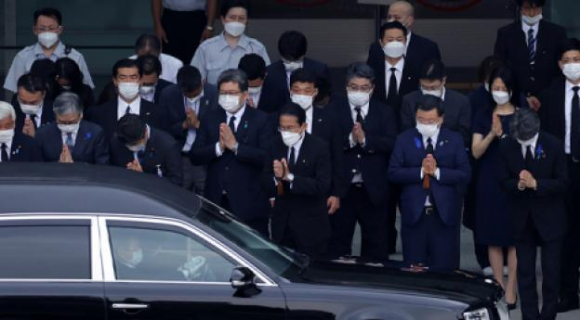 2 Thi Hai Ong Abe Duoc Hoa Tang