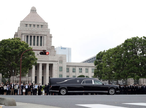 3 Thi Hai Ong Abe Duoc Hoa Tang