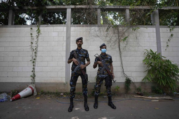 5 Nguoi Bieu Tinh Noi Tim Thay Hang Trieu Rupee Trong Dinh Thu Tong Thong Sri Lanka