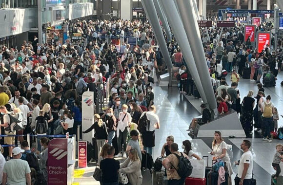 1 Hon 15700 Chuyen Bay O Chau Au Thang 8 Bi Huy