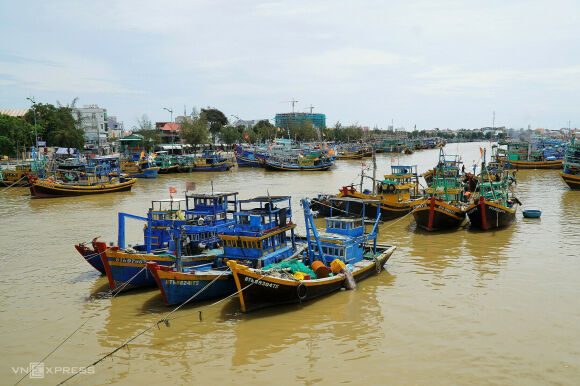 1 Tau Cho 18 Nguoi Nghi Mat Tich Ngoai Khoi