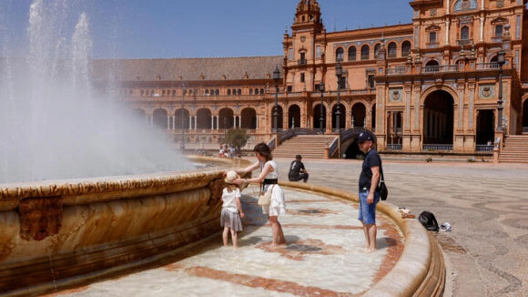 1 Tay Au Hung Nang Nong 44 Do C