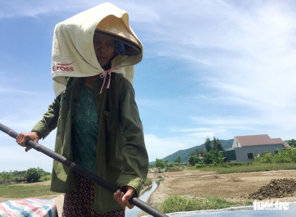 6 Nguoi Dan Muu Sinh Giua Troi Nang Nhu Do Lua