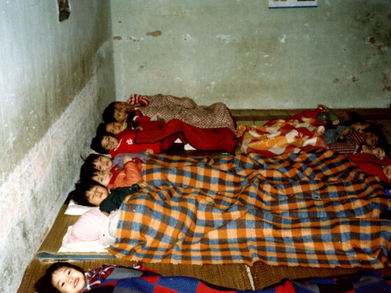 6 Loat Anh Mot Thoi De Nho Ve Tre Em Ha Noi Hau Bao Cap