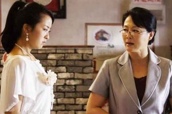 Biết chồng tôi thường về khuya, mẹ chồng bày cách trị con trai khiến tôi phải nể