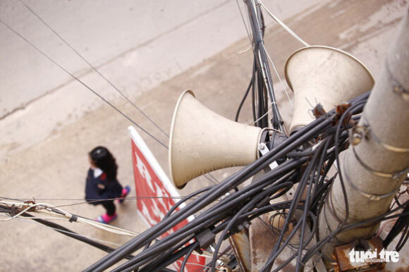 1 Dan Ta Can Nghe Loa Phuong Va Xem Thi Hoa Hau Den The Sao