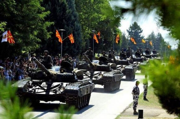 1 Dong Minh Than Thiet Cua Nga Bat Ngo Giao Toan Bo Xe Tang T 72 Cua Minh Cho Ukraine