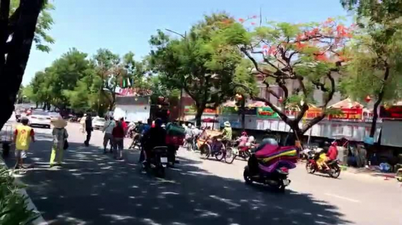 2 Cuop Vang Nem Ra Duong