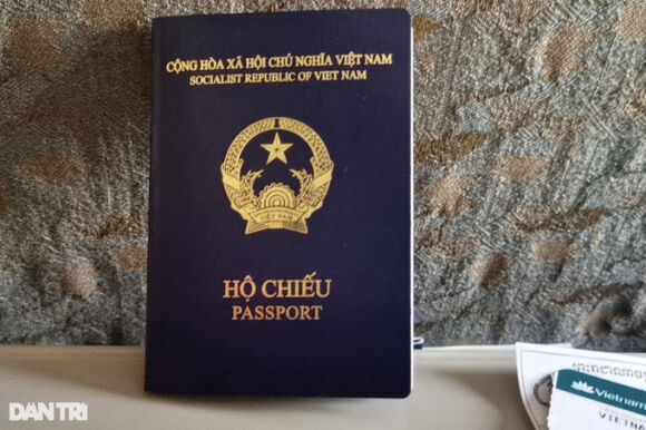 1 Dai Su Quan Tay Ban Nha Tam Dung Cap Visa Voi Ho Chieu Mau Moi Cua Viet Nam