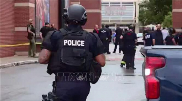 1 My Xa Sung Tai Trung Tam Thanh Pho Orlando Lam 7 Nguoi Bi Thuong