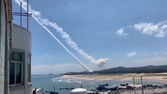 8 Trung Quoc Phong Nhieu Ten Lua Ra Khu Vuc Eo Bien Dai Loan Trong Tap Tran