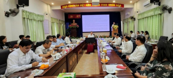 4 Nhan Vien Y Te Cong Tiep Tuc Lan Song Nghi Viec Roi Khoi Nganh Y