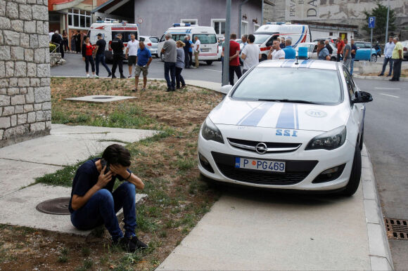 2 Xa Sung Hang Loat O Montenegro Khien 11 Nguoi Thiet Mang