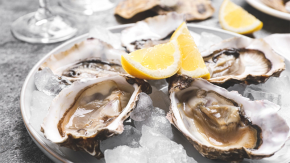 Hai người Mỹ tử vong sau khi ăn hàu sống