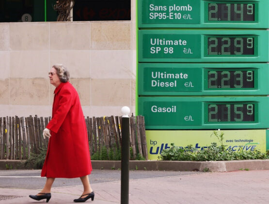 1 Nguoi Phap Siet Chat Hau Bao Vi Bao Gia